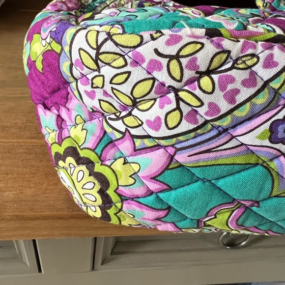 Vera Bradley bag with detachable shoulder strap. Perfect condition used twice. - Picture 4 of 5